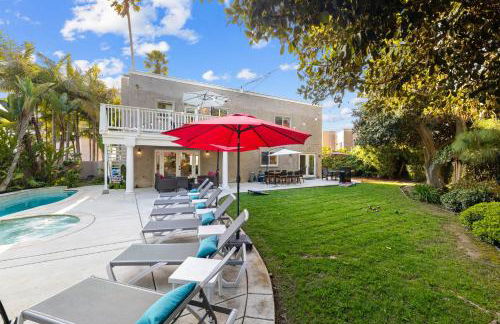 Oceanview Luxe Retreat with Rooftop - Foto 63