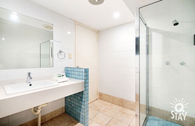 Sardinia 7 Bedroom Waterfront House - Q Stay - Foto 21