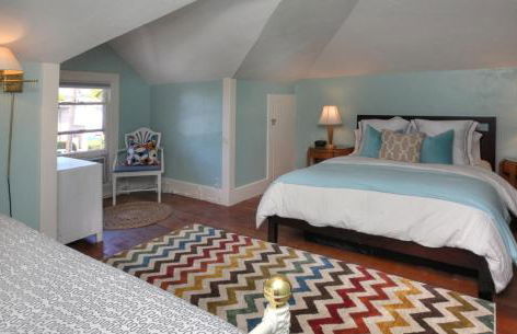 Santa Barbara Classic by Paradise Retreats - Photo 17