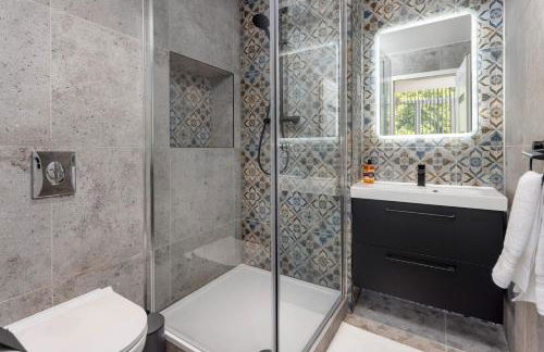 Flatzy - 16 Guests 4 En-suite Central Apartment B - Foto 29