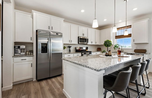 New Build W/ Great Backyard & Lake Access! - Foto 17