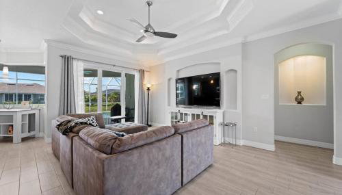 Sun-Soaked & Tranquil Getaway Relaxing Pool Area - Foto 4