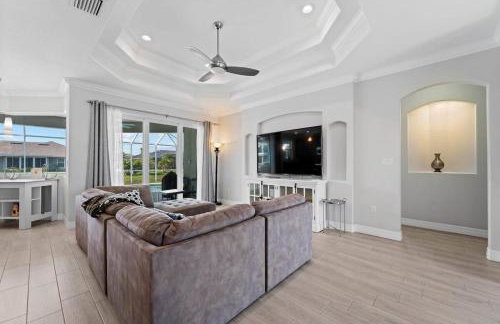 Sun-Soaked & Tranquil Getaway Relaxing Pool Area - Foto 4