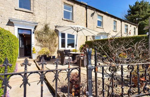 Hackney House - Photo 2