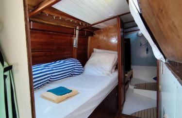 Voilier confortable en bois à cotés des plages et ferries - Photo 23