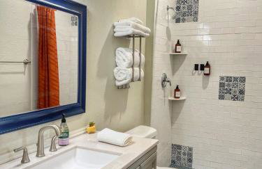 The Eastsider near Frost Bank Center Alamodome Convention Center and more - Foto 15