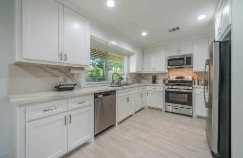 Bright and Spacious Home for w Pool -over 30 Nights- - Foto 11