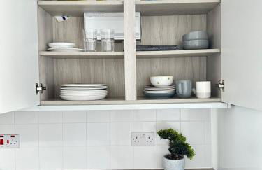 Cozy Family House 10 min from Manchester Airport - Photo 35