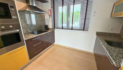 Pine Tree Seaside Apartments 500m to Beach - Foto 5, stove, dishwasher