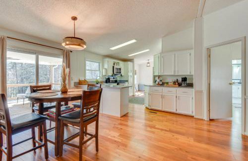 Deck, Grill and Dock Access Lake Keowee Retreat! - Foto 6