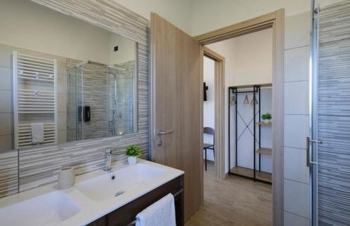 2 Bedroom Cozy Apartment In Moscufo - Foto 29