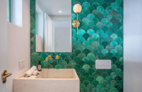 VACATION MARBELLA I Casa Savia, Private Pool, Luxury interiors, 10min walk to the Beach - Foto 40