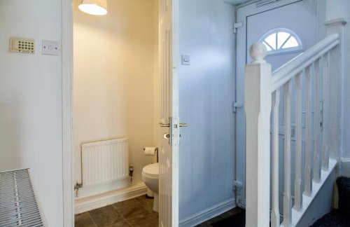 Cozy 3-Bed Retreat Near Manchester Airport Ideal for Families & Groups - Foto 44