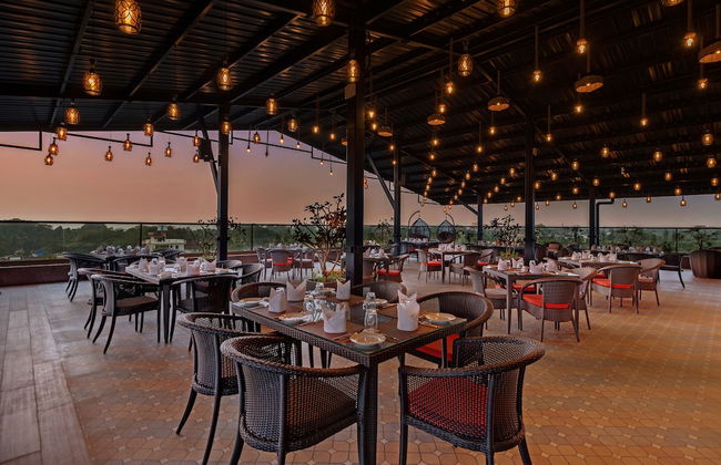 The Fern Habitat Candolim Goa - Foto 23