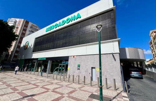 Urban Retreat with Views & Terrace - Foto 45