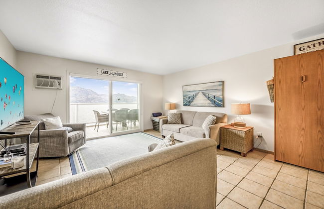 Spacious Lakefront Condo w Amazing View - Photo 10