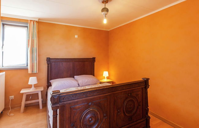 Quiet Cottage near Woods - Photo 6