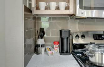 Sapphire 1BD Loft - Pool, Gym & Free Parking! - Photo 7