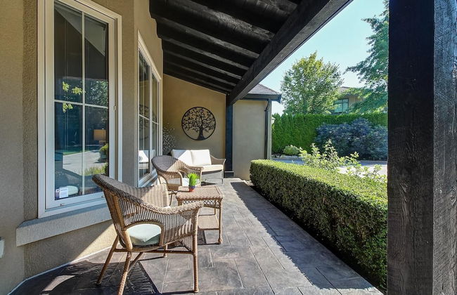 Private Luxury Oasis w Pool HT Parking - Photo 37