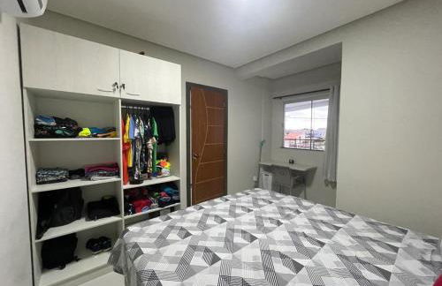 No Atalaia, Fort Poseidon rua do Atalho a 700 metros da praia do Atalaia, apartamento novo decorado, varanda, sala de estar e jantar, 02 suítes, 03 banheiros, lavanderia, cozinha, piscina, churrasqueira, salão de jogos, vista parcial das dunas e mar - Photo 34