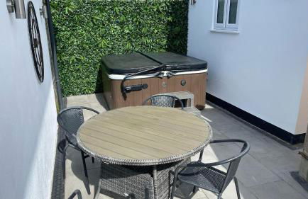 Private Luxury By The Sea, With A Personal Gym, Hot Tub, And Free Parking! - Photo 73