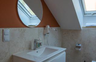 Leo House - Photo 21