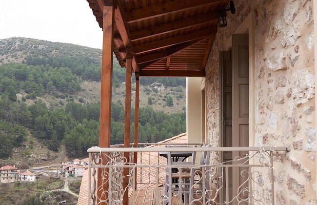 Dandy Villas Dimitsana - a Family Ideal Charming Home in a Quaint Historic Neighborhood - 2 Fireplaces for Romantic Nights - Foto 8