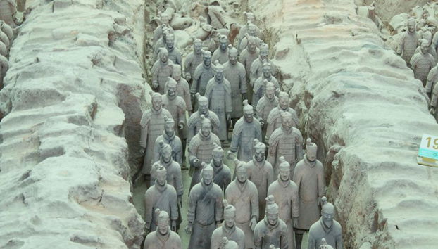 Ganztagesausflug zur Qin-Dynastie mit Töpferei-Workshop und Herstellung von Terrakotta-Kriegern - Foto 4