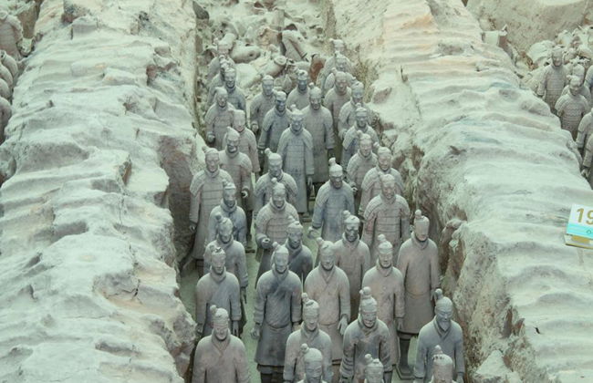 Ganztagesausflug zur Qin-Dynastie mit Töpferei-Workshop und Herstellung von Terrakotta-Kriegern - Foto 4