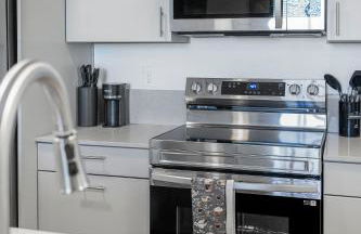 New Downtown Luxury APT ' 2 King Beds, Free Parking, Fast Wi-Fi & Gym Access! - Foto 7
