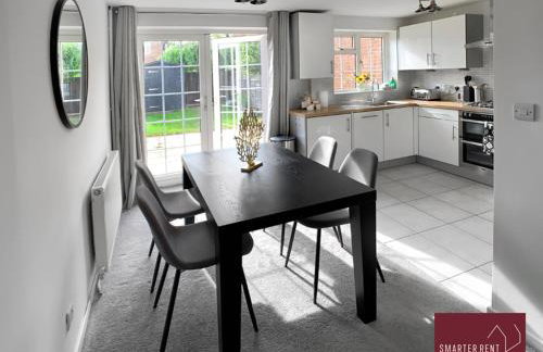 Farnham - 2 Bed House - Parking - Photo 3