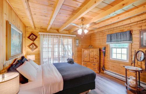 Elegant Hudson Valley Retreat with Hot Tub and Pond - Foto 17