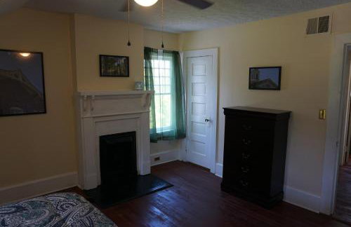 Renovated 1928 bungalow on a former asylum campus - Foto 43