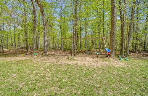 Stone Lake Cabin with Private Deck and Fire Pit! - Foto 30