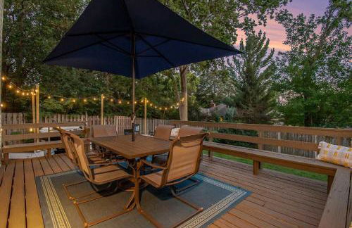 Central Family Oasis with Hot Tub & Fenced Yard - Foto 2