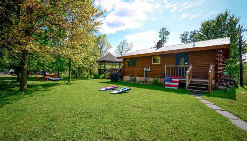 Cozy Cabin with Hottub at Cloverdale Cabins - Foto 4