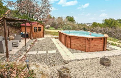 Nice Home In La-Roque-Sur-Pernes - Foto 1