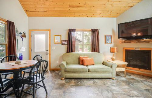 Lakefront Wisconsin Cabin Dock, Walk to Beach! - Foto 5