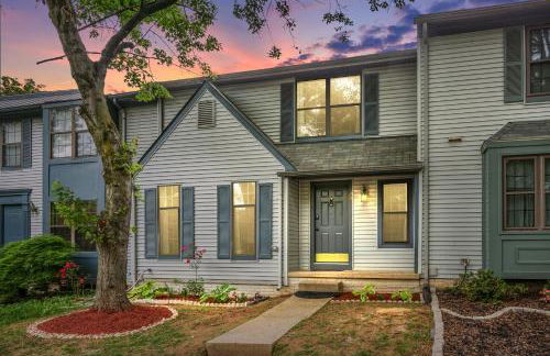 NEW! Large 3-story townhome Private, Self checkin, Pet Friendly! - Foto 5