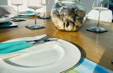 Stunning Seafront House with garden and private parking - Foto 65