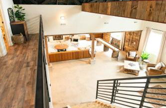 Adventure Barn - On HGTV Fixer to Fab -Access MTB - Foto 34