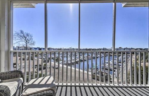 Spacious Southport Condo with Balcony! - Foto 15