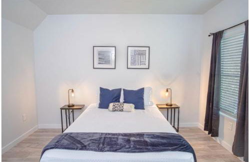 Spectacular 3 BR Plus 2 and a Half BA Apt Near Downtown - Foto 16