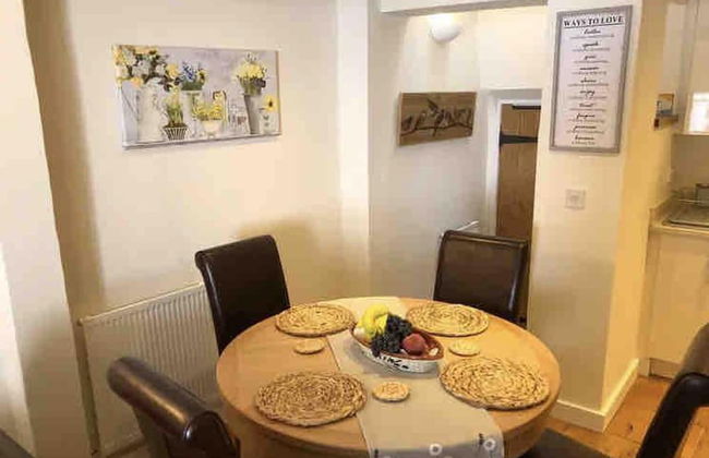 2 Bed Cottage - Sleeps 4 - Parking - Wifi - Foto 10