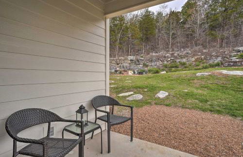 Scenic Mtn Retreat with Wooded Backyard and Fire Pit! - Foto 22