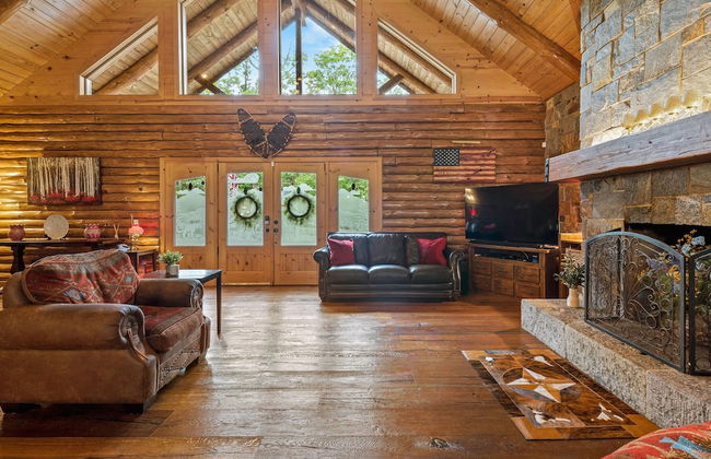 The Bigwood Cabin by Avantstay Hot Tub Firepit Pool Table Private Yard - Photo 9