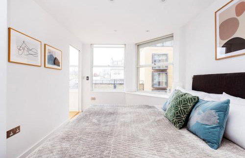 Perfect One Bed in Green Park Station - Photo 24