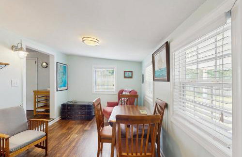 Dog-friendly coastal home with enclosed yard and boat parking available - Foto 7