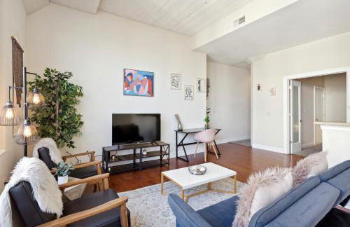 Sleeps 4! 2BR, Gym, Paid Parking, Close to Major Attractions - Foto 52