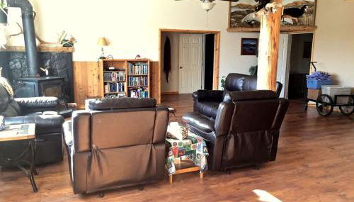Rustic Room Rental in a Lodge for a Fishing Vacation on Kodiak Island, Alaska - Foto 2
